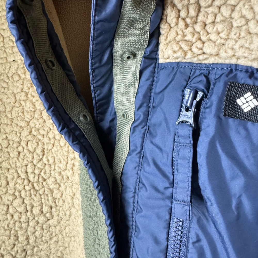 Columbia Olive and Cream Fleece with Blue Accent - Picture 8 of 9